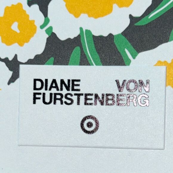 DVFโ4 Target ๐ฏ Zebra ๐ฆ Stripe Table Runner Get Wild! - Picture 3 of 17